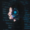 نمای نیمرخ یک خانم که درحال صحبت با استفاده از voip می‌باشد